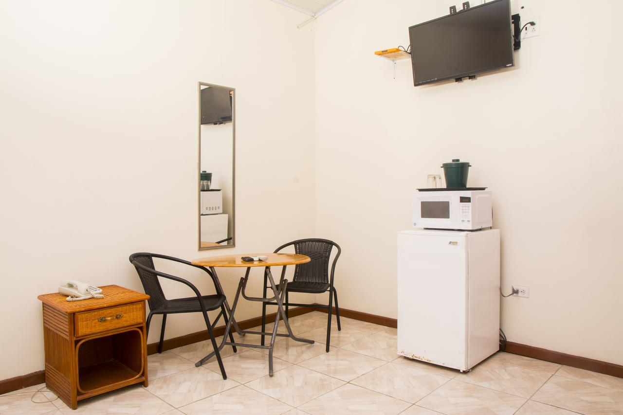Windjammer International Cuisine & Comfort Inn 조지타운 외부 사진